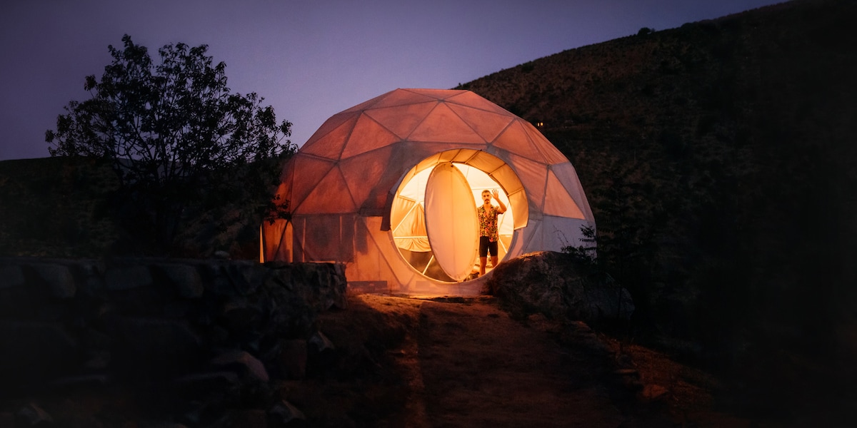 Context Lacks Data on Davos Patron Resignations